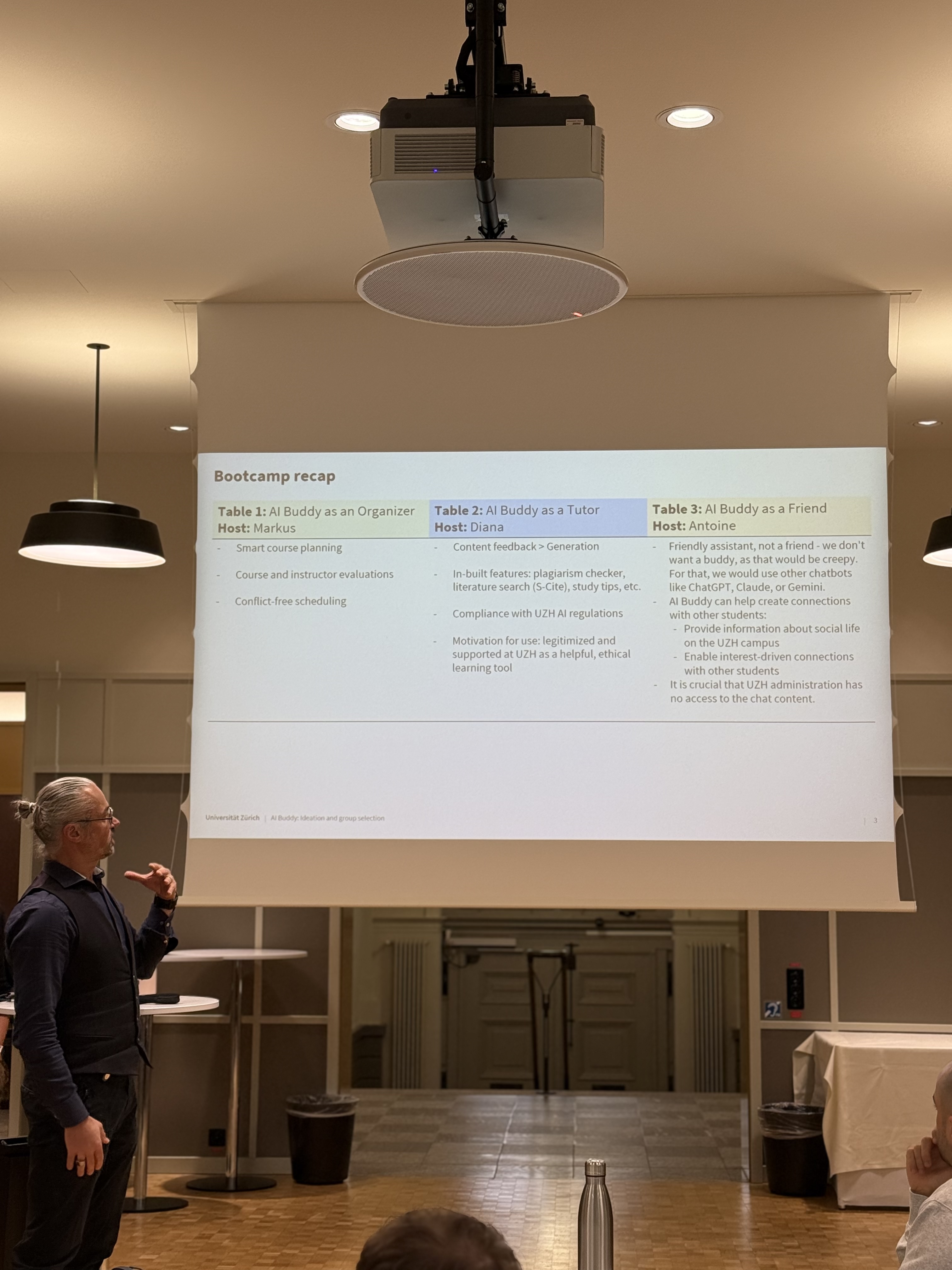 Antoine präsentiert die Zusammenfassung der ersten Diskussionen zum AI Buddy.